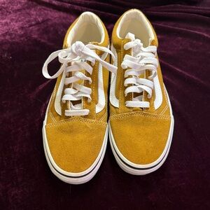 Vans Old Skool Sneaker in Mustard